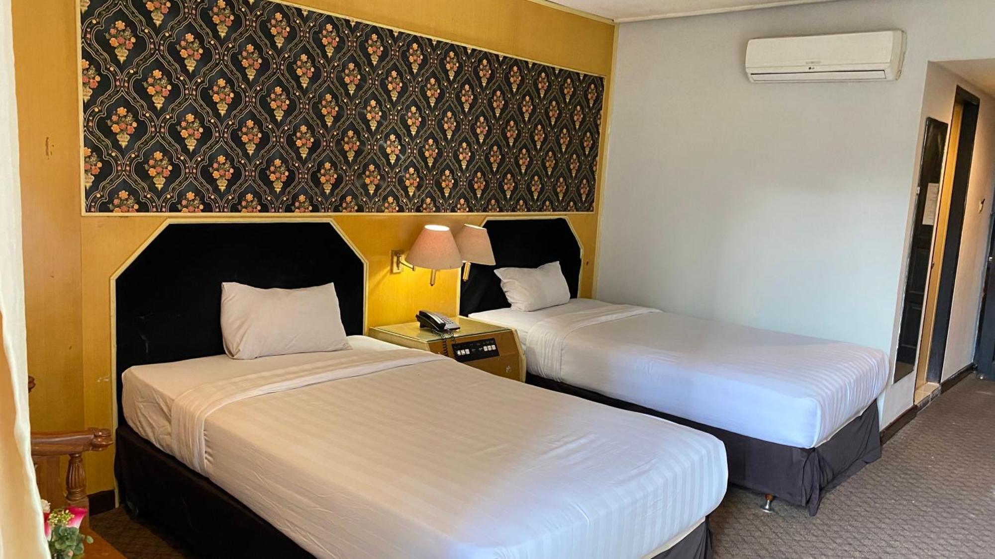 Mas Graha Hotel Pakanbaru Exteriör bild