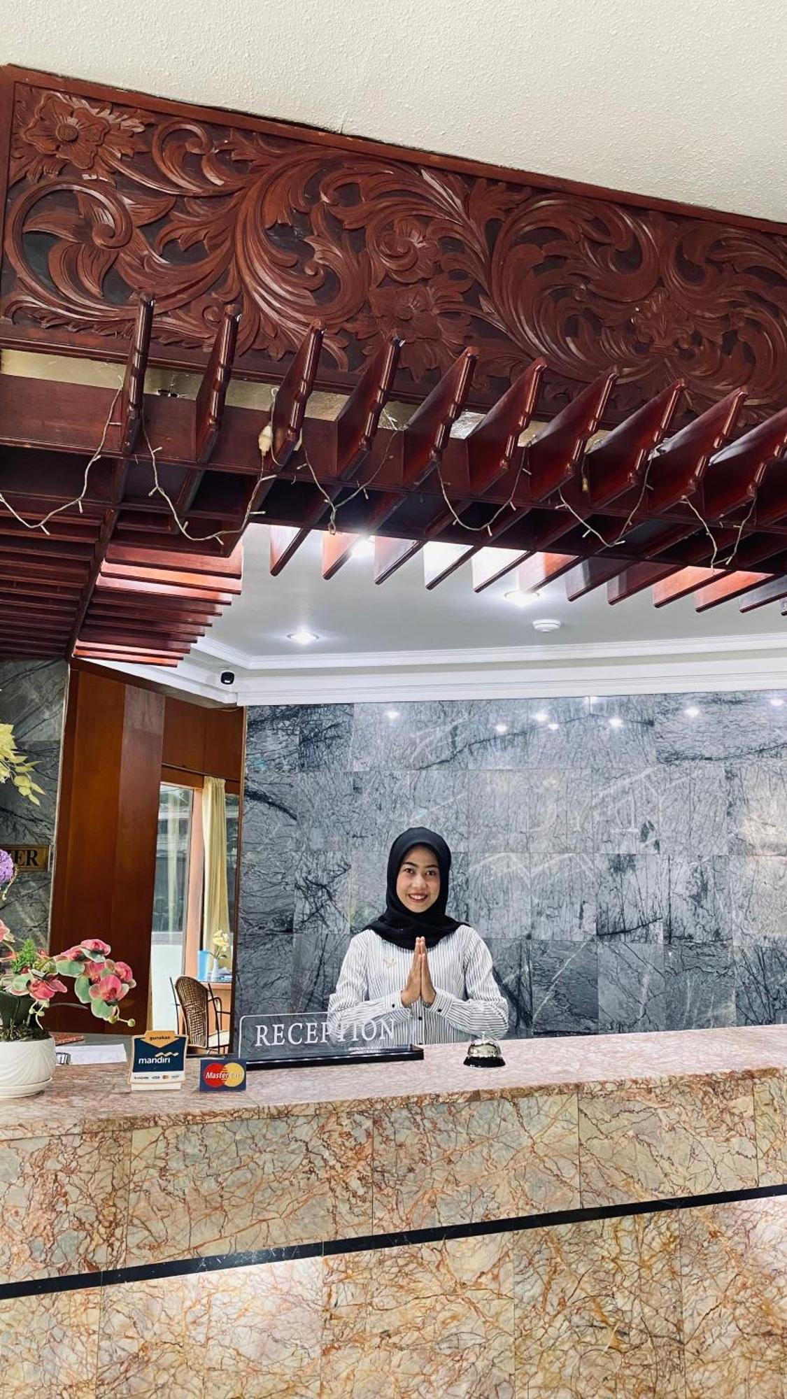 Mas Graha Hotel Pakanbaru Exteriör bild