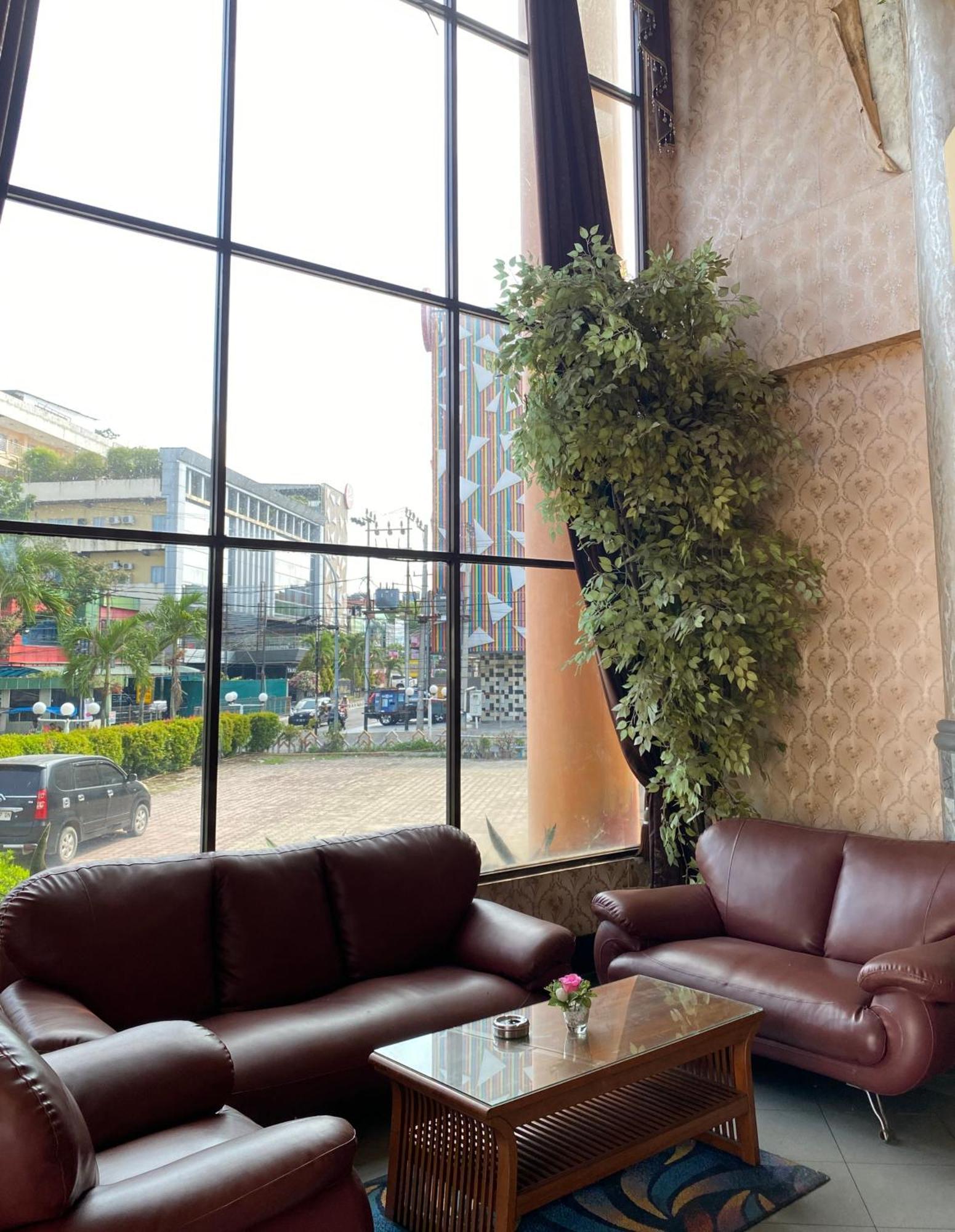Mas Graha Hotel Pakanbaru Exteriör bild